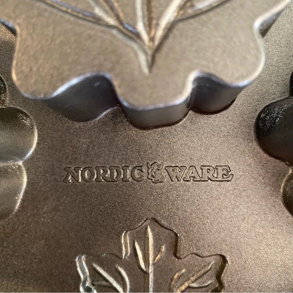Nordic Ware Cast Aluminum Maple Leaf Cakelet Pan Nonstick Pro Baking Made in USA